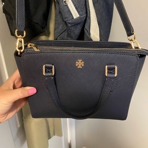 Tory burch navy crossbody!! Great condition!